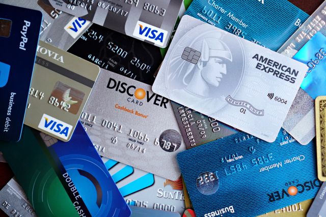 Debitkarten mit Cashback: Für wen lohnt sich die Zusatzkarte und worauf sollte man achten?
